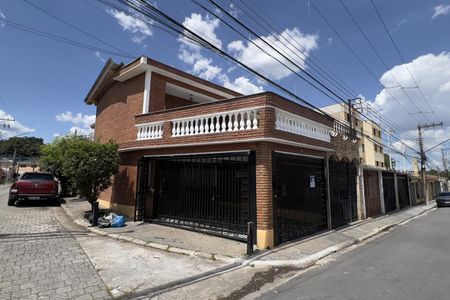 Casa à venda com 300m², 4 quartos e 2 vagas Casa à venda com 300m², 4 quartos e 2 vagasFachada