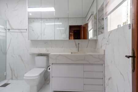 Banheiro do Quarto 1 suíte  de casa para alugar com 4 quartos, 188m² em Vila Adelaide Perella  Ponte Grande, Guarulhos