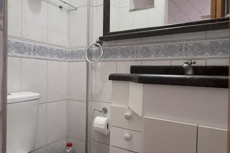 Casa à venda com 300m², 4 quartos e 2 vagas Casa à venda com 300m², 4 quartos e 2 vagasLavabo