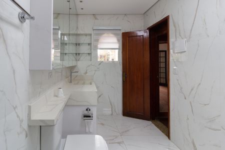Casa para alugar com 188m², 4 quartos e 2 vagasBanheiro do Quarto 1 suíte 