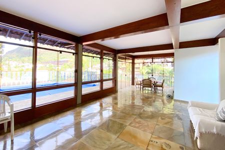 Casa à venda com 500m², 5 quartos e 4 vagasSala