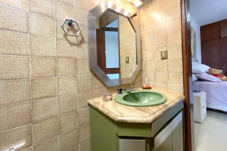 Casa à venda com 500m², 5 quartos e 4 vagasBanheiro da Suíte 1