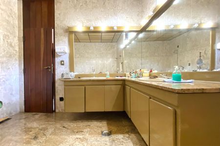 Casa à venda com 500m², 5 quartos e 4 vagasBanheiro da Suíte 3