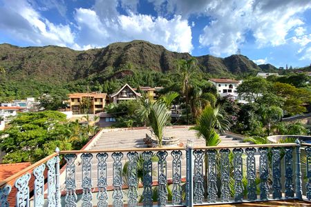 Casa à venda com 500m², 5 quartos e 4 vagasVista