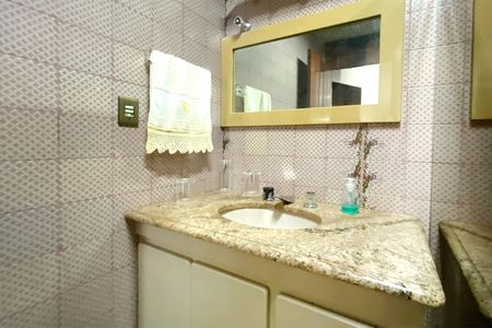 Casa à venda com 500m², 5 quartos e 4 vagasBanheiro da Suíte 2