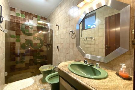 Casa à venda com 500m², 5 quartos e 4 vagasBanheiro da Suíte 1