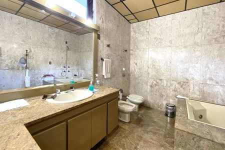 Casa à venda com 500m², 5 quartos e 4 vagasBanheiro da Suíte 3