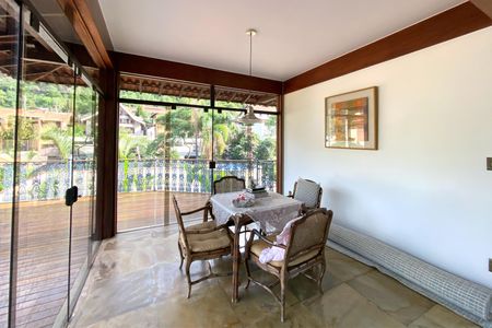 Casa à venda com 500m², 5 quartos e 4 vagasSala