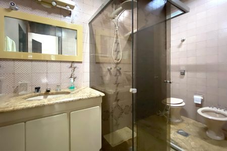 Casa à venda com 500m², 5 quartos e 4 vagasBanheiro da Suíte 2