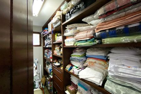 Casa à venda com 500m², 5 quartos e 4 vagasCloset da suíte 4