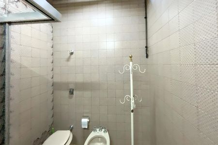 Casa à venda com 500m², 5 quartos e 4 vagasBanheiro da Suíte 2