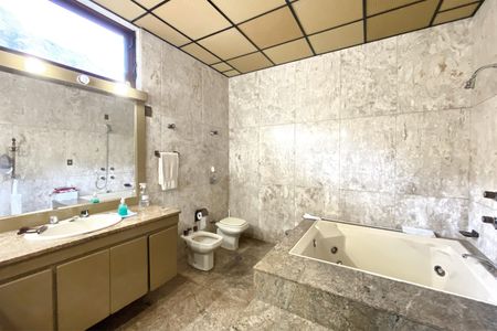 Casa à venda com 500m², 5 quartos e 4 vagasBanheiro da Suíte 3