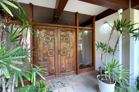 Casa à venda com 500m², 5 quartos e 4 vagasEntrada principal