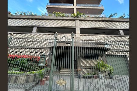 Apartamento à venda com 131m², 3 quartos e 2 vagasFachada