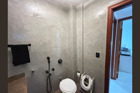 Apartamento à venda com 131m², 3 quartos e 2 vagasBanheiro Social