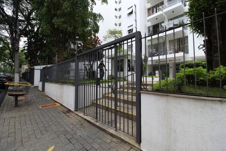 Apartamento à venda com 98m², 2 quartos e 2 vagasFachada e Portaria