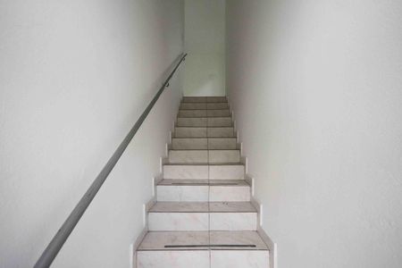 Casa para alugar com 46m², 3 quartos e sem vagaescada de entrada