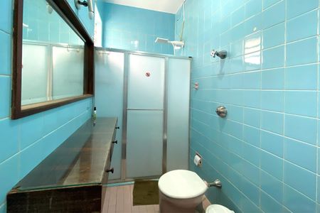 Casa à venda com 368m², 6 quartos e 4 vagasBanheiro da Suíte 1