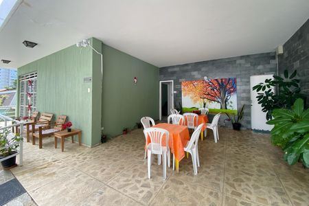 Casa à venda com 368m², 6 quartos e 4 vagasVaranda frente
