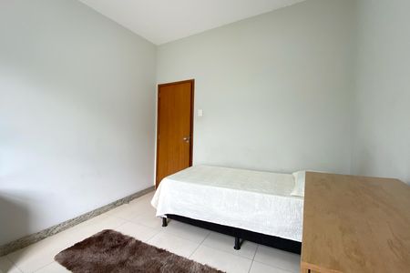 Casa à venda com 368m², 6 quartos e 4 vagasQuarto 2