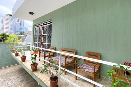 Casa à venda com 368m², 6 quartos e 4 vagasVaranda frente