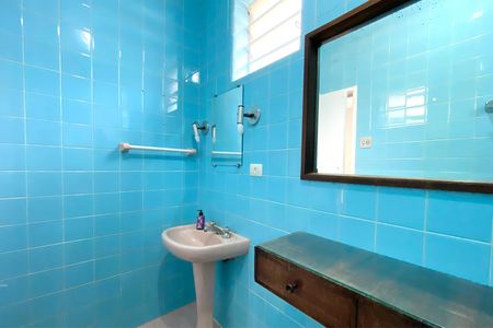 Casa à venda com 368m², 6 quartos e 4 vagasBanheiro da Suíte 1