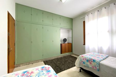 Casa à venda com 368m², 6 quartos e 4 vagasQuarto 3