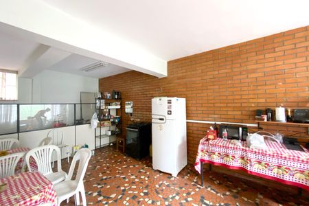 Casa à venda com 368m², 6 quartos e 4 vagasCozinha de Apoio