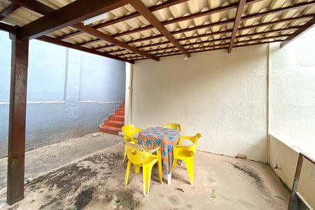 Casa à venda com 368m², 6 quartos e 4 vagasVaranda