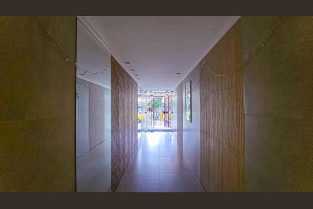 Apartamento à venda com 92m², 2 quartos e 1 vaga Apartamento à venda com 92m², 2 quartos e 1 vagaHall social