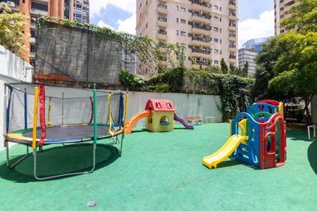 Apartamento para alugar com 190m², 3 quartos e 3 vagas Apartamento para alugar com 190m², 3 quartos e 3 vagasÁrea comum - Playground