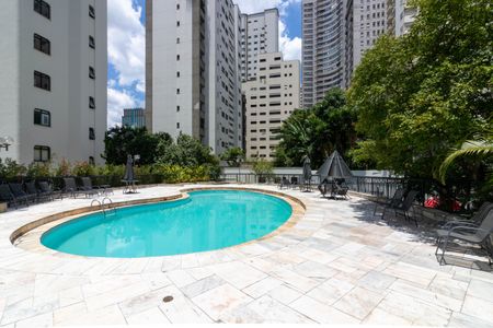 Apartamento para alugar com 190m², 3 quartos e 3 vagas Apartamento para alugar com 190m², 3 quartos e 3 vagasÁrea comum - Piscina