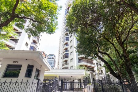 Apartamento para alugar com 190m², 3 quartos e 3 vagas Apartamento para alugar com 190m², 3 quartos e 3 vagasFachada e portaria