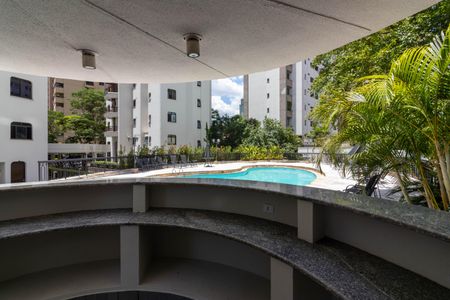 Apartamento para alugar com 190m², 3 quartos e 3 vagas Apartamento para alugar com 190m², 3 quartos e 3 vagasÁrea comum - Piscina