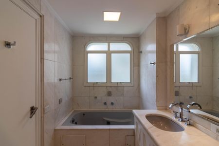 Apartamento para alugar com 190m², 3 quartos e 3 vagas Apartamento para alugar com 190m², 3 quartos e 3 vagasBanheiro da Suíte