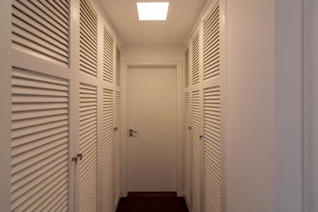 Apartamento para alugar com 190m², 3 quartos e 3 vagas Apartamento para alugar com 190m², 3 quartos e 3 vagasCloset