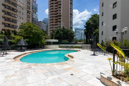 Apartamento para alugar com 190m², 3 quartos e 3 vagas Apartamento para alugar com 190m², 3 quartos e 3 vagasÁrea comum - Piscina
