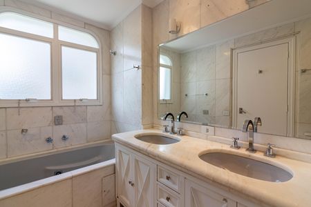 Apartamento para alugar com 190m², 3 quartos e 3 vagas Apartamento para alugar com 190m², 3 quartos e 3 vagasBanheiro da Suíte