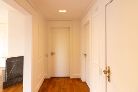 Apartamento para alugar com 190m², 3 quartos e 3 vagas Apartamento para alugar com 190m², 3 quartos e 3 vagasCorredor