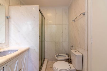 Apartamento para alugar com 190m², 3 quartos e 3 vagas Apartamento para alugar com 190m², 3 quartos e 3 vagasBanheiro da Suíte