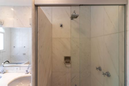 Apartamento para alugar com 190m², 3 quartos e 3 vagas Apartamento para alugar com 190m², 3 quartos e 3 vagasBanheiro da Suíte