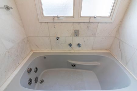 Apartamento para alugar com 190m², 3 quartos e 3 vagas Apartamento para alugar com 190m², 3 quartos e 3 vagasBanheiro da Suíte