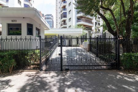 Apartamento para alugar com 190m², 3 quartos e 3 vagas Apartamento para alugar com 190m², 3 quartos e 3 vagasFachada