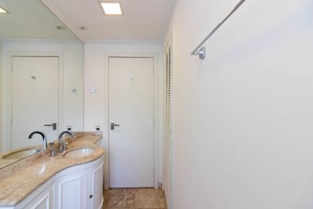 Apartamento para alugar com 190m², 3 quartos e 3 vagas Apartamento para alugar com 190m², 3 quartos e 3 vagasBanheiro