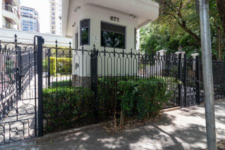 Apartamento para alugar com 190m², 3 quartos e 3 vagas Apartamento para alugar com 190m², 3 quartos e 3 vagasFachada e portaria