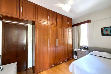 Quarto 1 de apartamento para alugar com 2 quartos, 75m² em Lourdes , Belo Horizonte