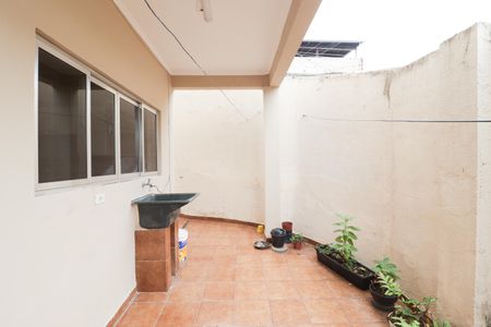 Casa à venda com 242m², 5 quartos e 2 vagas Casa à venda com 242m², 5 quartos e 2 vagasÁrea Externa e Área de Serviço