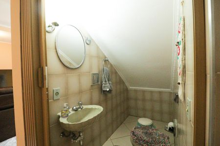 Casa à venda com 242m², 5 quartos e 2 vagas Casa à venda com 242m², 5 quartos e 2 vagasLavabo