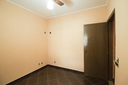 Casa à venda com 242m², 5 quartos e 2 vagas Casa à venda com 242m², 5 quartos e 2 vagasQuarto 3