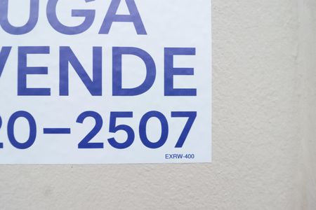 Casa à venda com 242m², 5 quartos e 2 vagas Casa à venda com 242m², 5 quartos e 2 vagasFachada